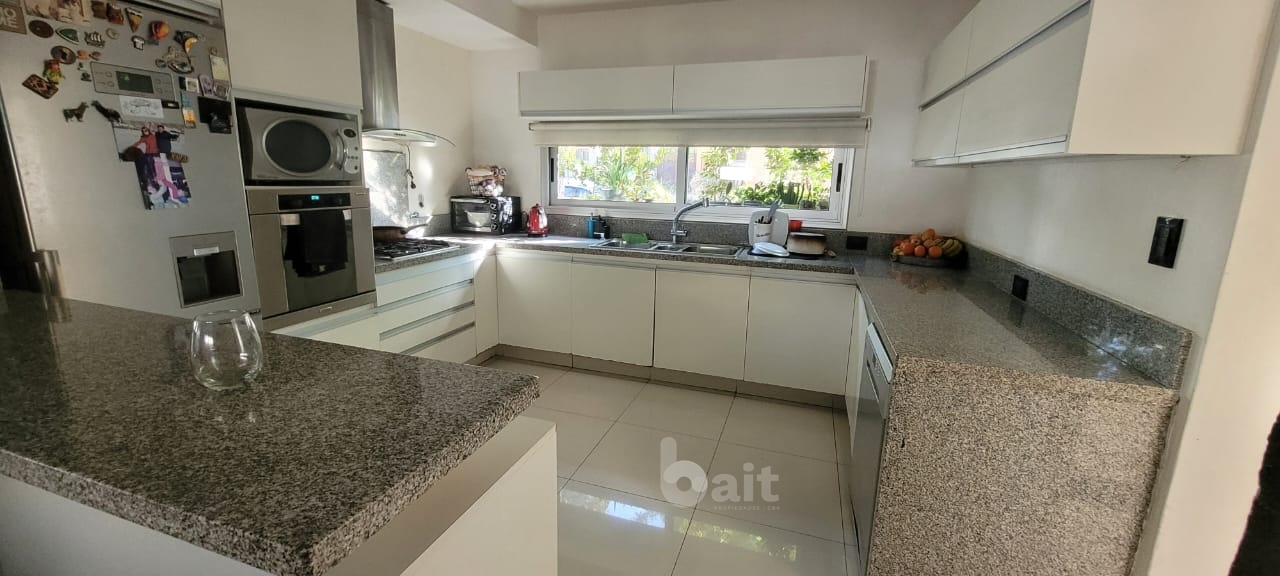 VENDO CASA 4 DORMITORIOS MAS PLAY ROOM  VALLE ESCONDIDO JARDIN INGLES