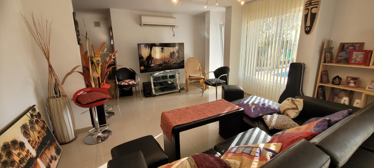 VENDO CASA 3 DORMITORIOS Y ESCRITORIO LOS ARBOLES VALLE  ESCONDIDO