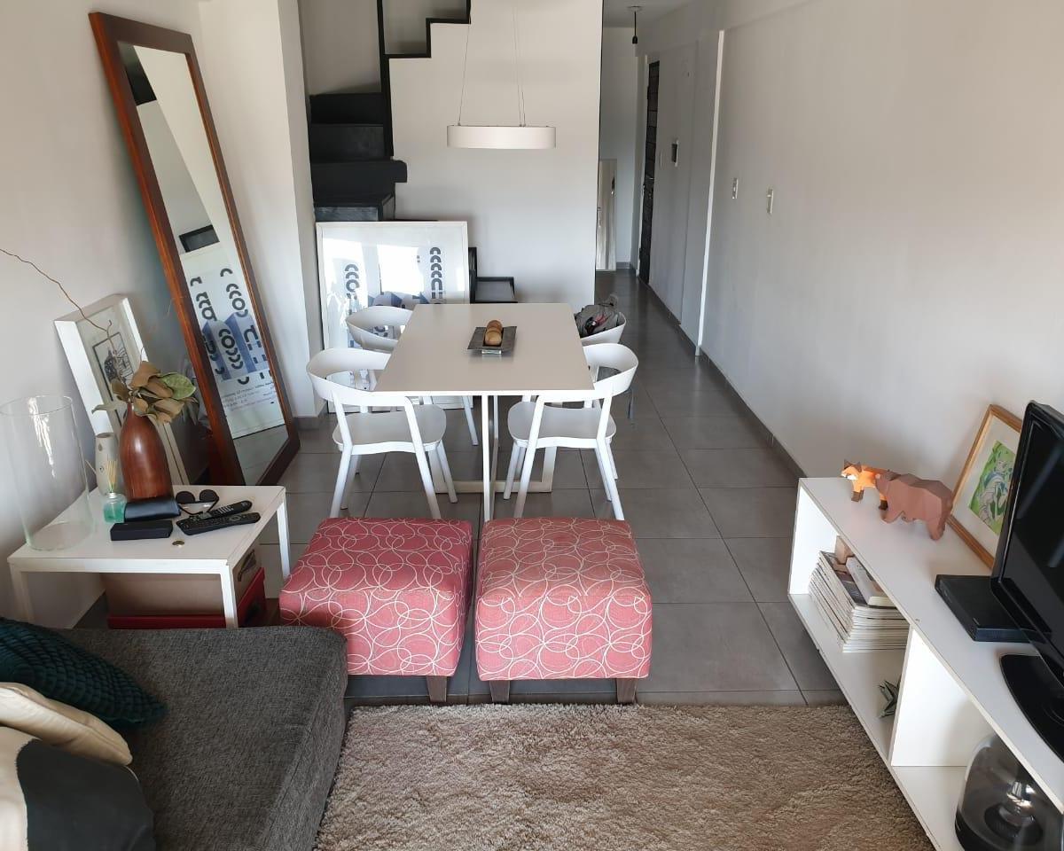 VENDO 2 DORMITORIOS TRIPLEX CON TERRAZA APTO BANCOR