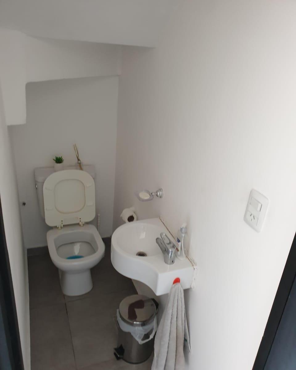 VENDO 2 DORMITORIOS TRIPLEX CON TERRAZA APTO BANCOR