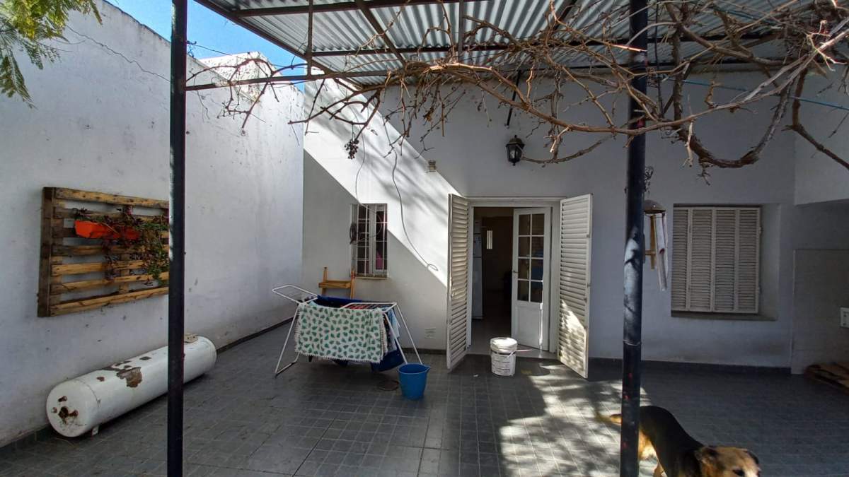 VENTA CASA DOS DORMITORIOS BARRIO MAIPU PRIMERA SECCION