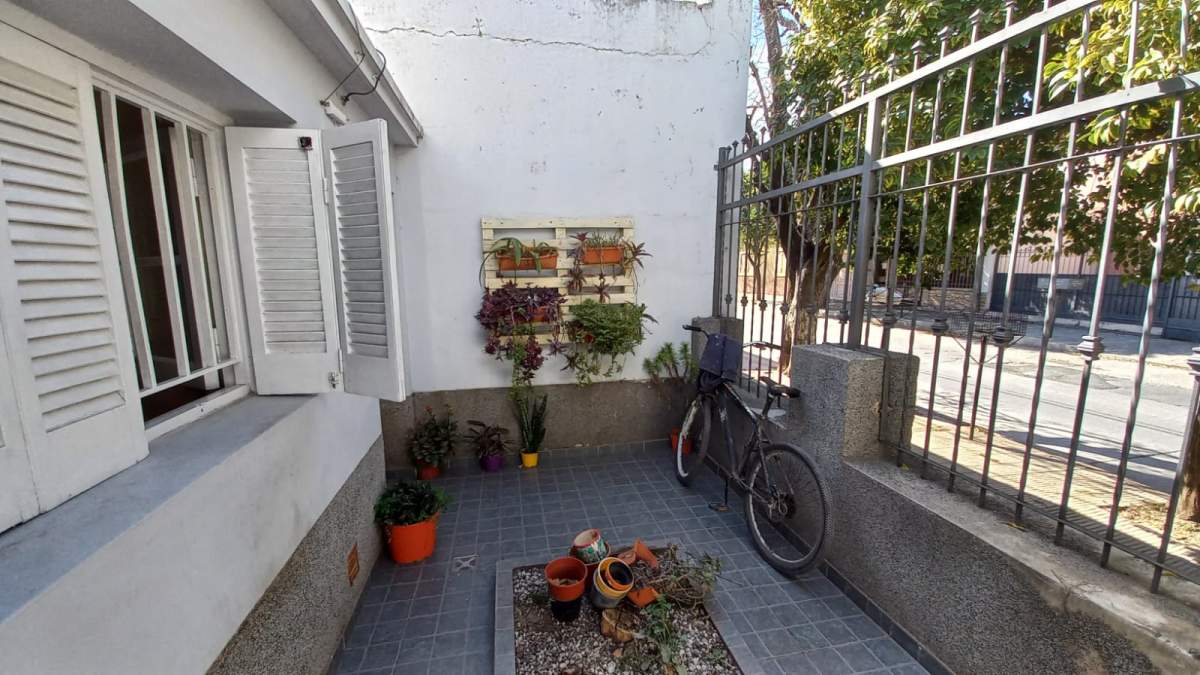 VENTA CASA DOS DORMITORIOS BARRIO MAIPU PRIMERA SECCION