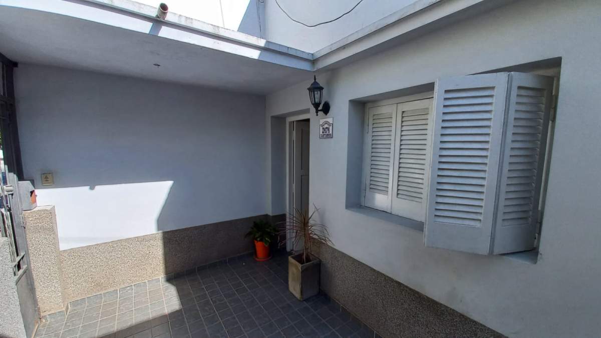 VENTA CASA DOS DORMITORIOS BARRIO MAIPU PRIMERA SECCION