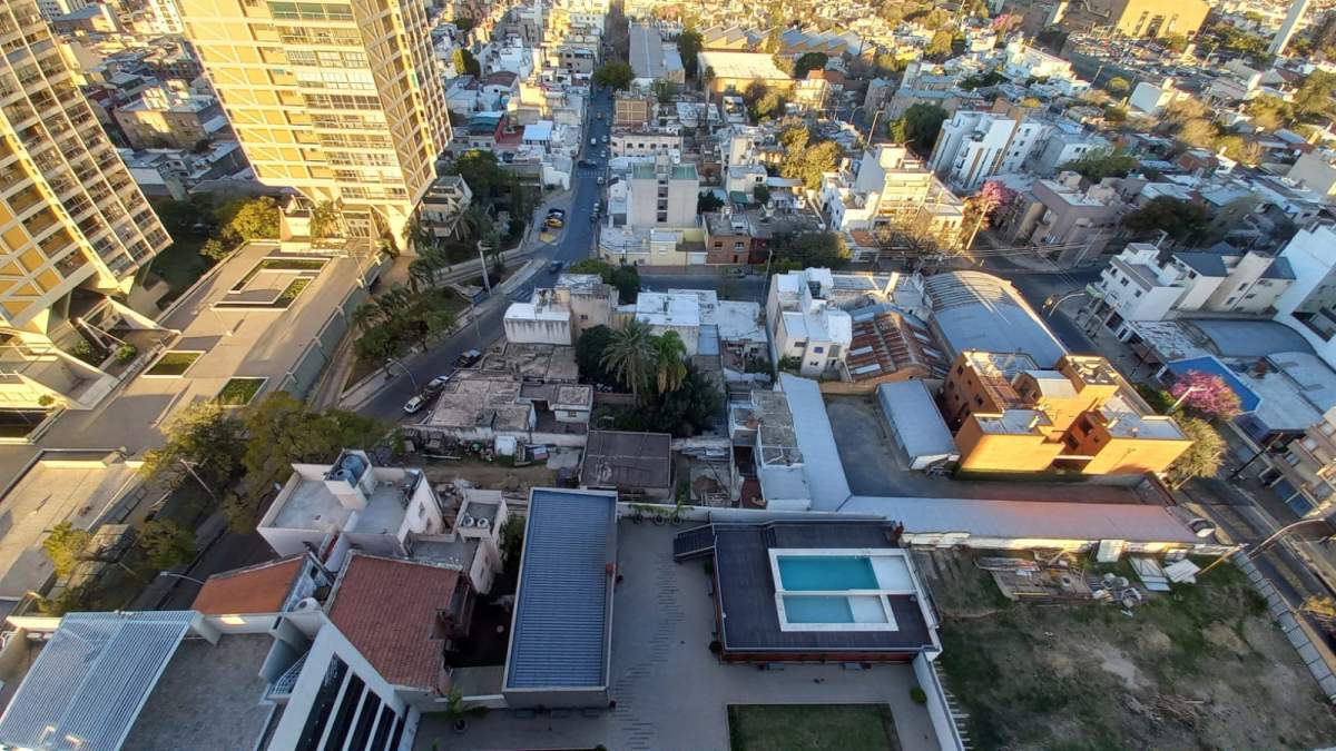 VENTA DEPARTAMENTO 2 DORMITORIOS CON COCHERA BARRIO ALBERDI COMPLEJO EL ALGARROBO