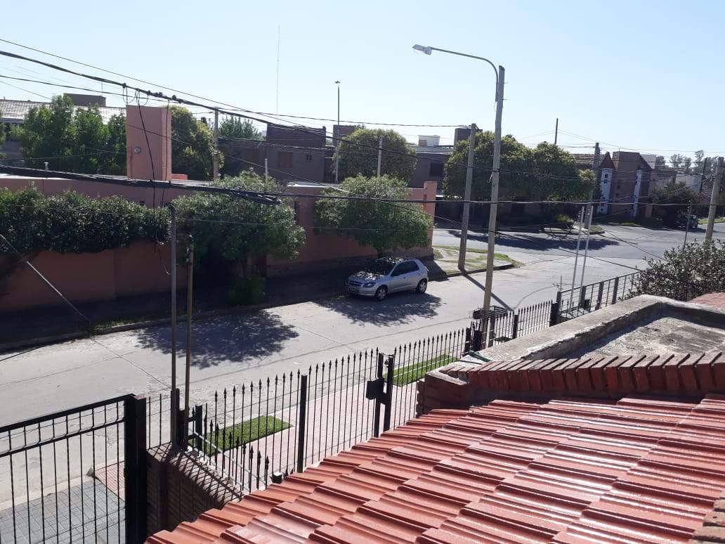 VENTA CASA  3 DORMITORIOS BARRIO CENTENARIO ZONA ORFEO