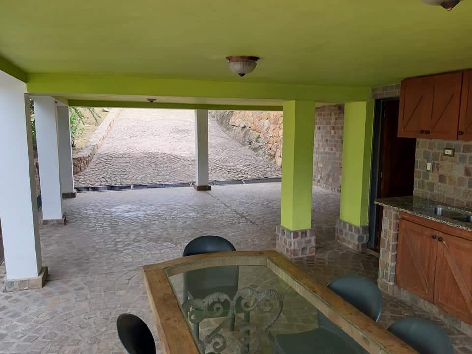 CASA EN VENTA 3 DORMITORIOS - VILLA DEL LAGO - CARLOS PAZ