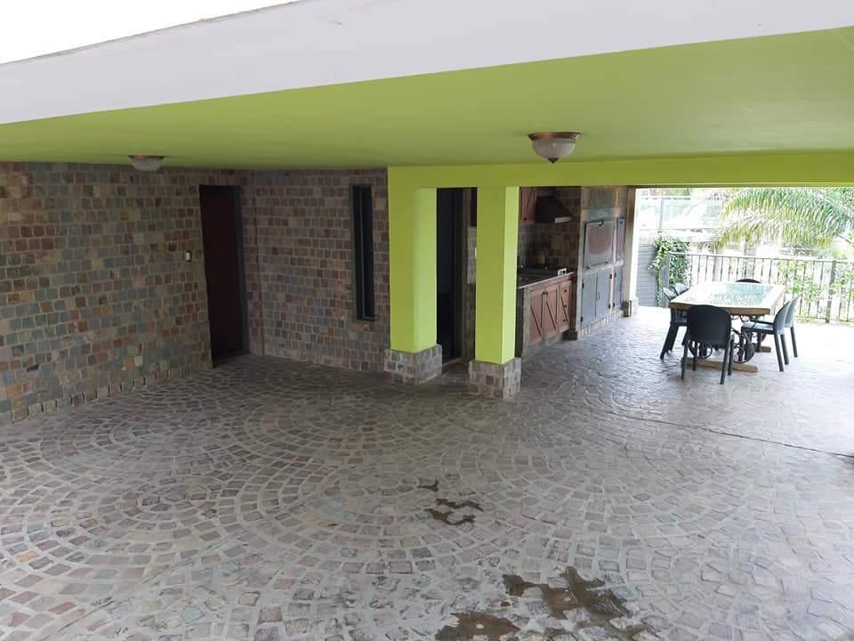 CASA EN VENTA 3 DORMITORIOS - VILLA DEL LAGO - CARLOS PAZ