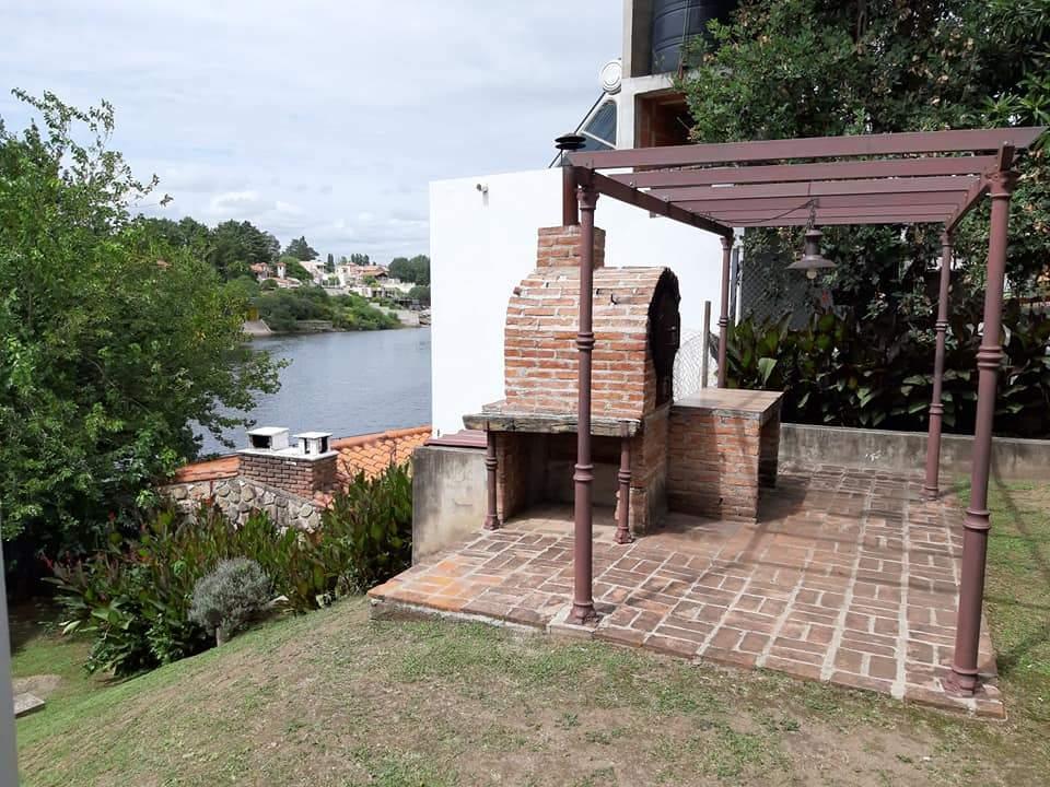 CASA EN VENTA 3 DORMITORIOS - VILLA DEL LAGO - CARLOS PAZ