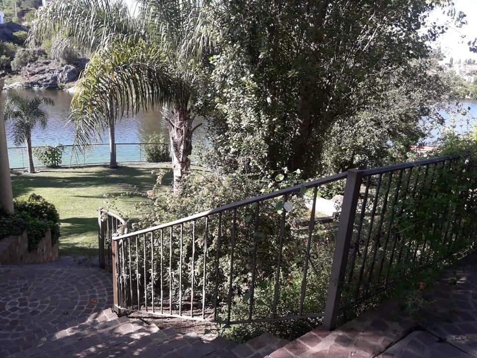 CASA EN VENTA 3 DORMITORIOS - VILLA DEL LAGO - CARLOS PAZ