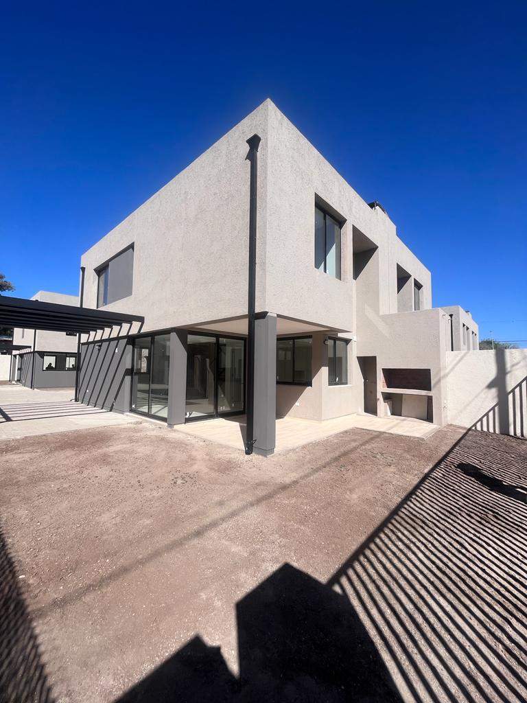 CASA EN VENTA -Housing Jardin Rivera-