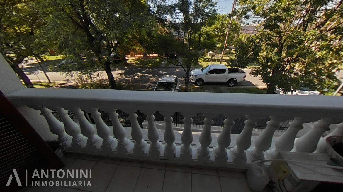 Dos Casas en Una en B° Alto Alberdi con Pileta y Quincho. Exc Zona