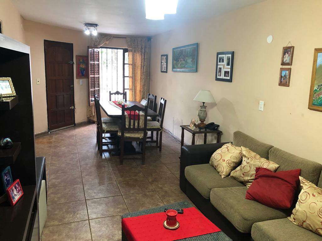 Dos Casas en Una en B° Alto Alberdi con Pileta y Quincho. Exc Zona