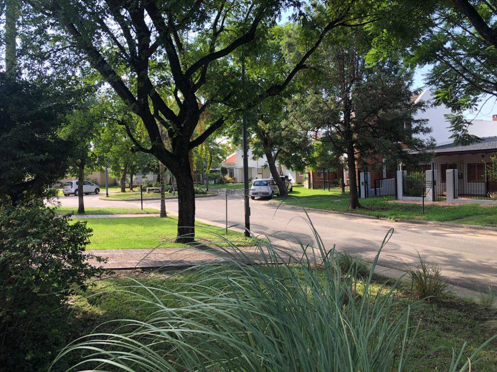 Dos Casas en Una en B° Alto Alberdi con Pileta y Quincho. Exc Zona