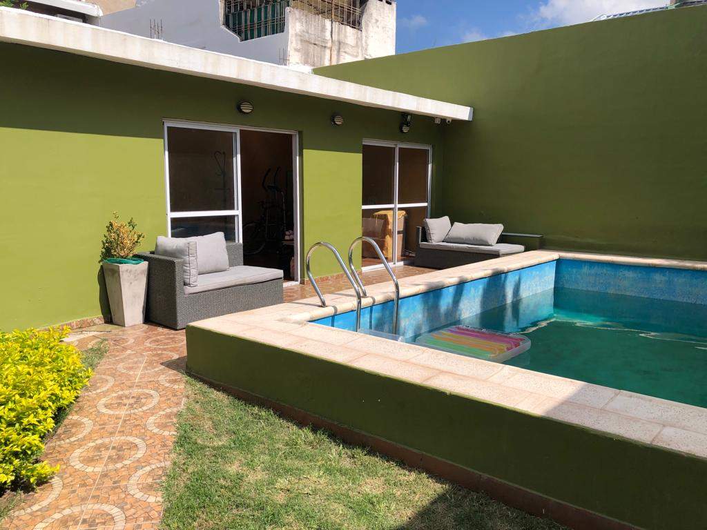 Dos Casas en Una en B° Alto Alberdi con Pileta y Quincho. Exc Zona
