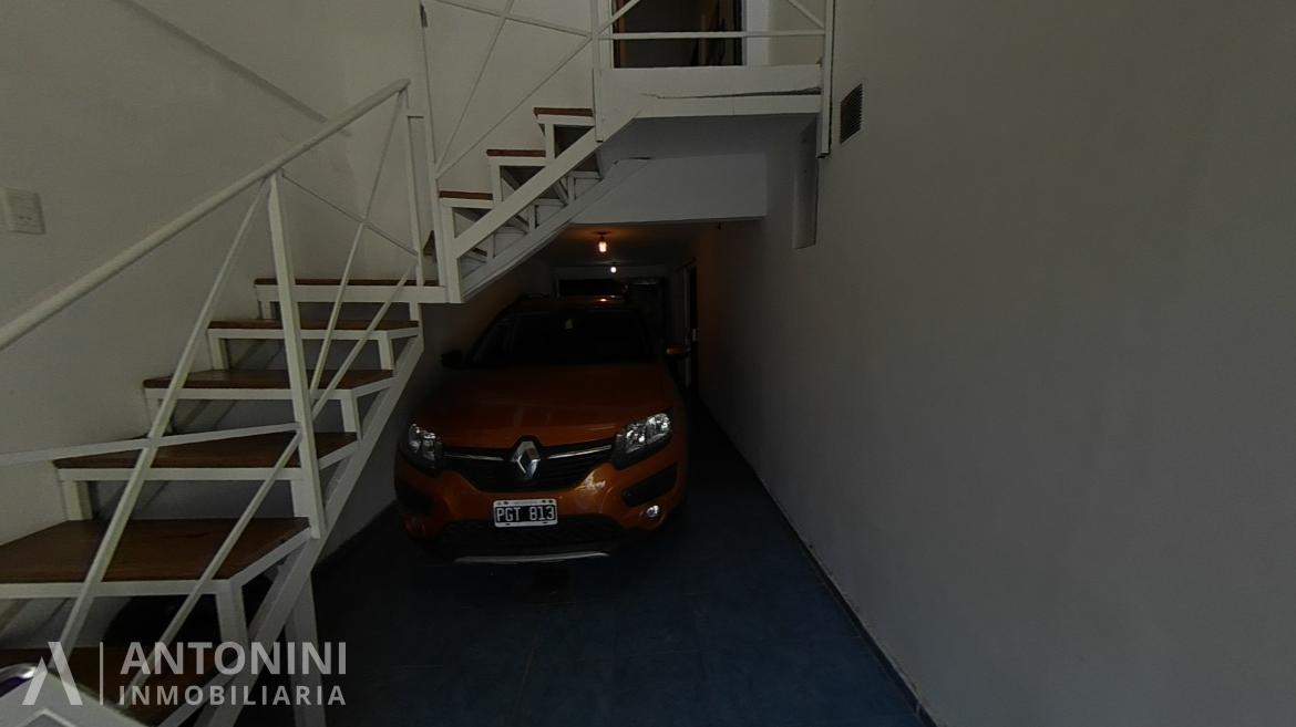 Dos Casas en Una en B° Alto Alberdi con Pileta y Quincho. Exc Zona