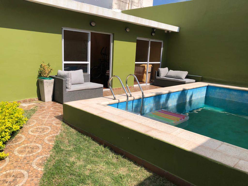 Dos Casas en Una en B° Alto Alberdi con Pileta y Quincho. Exc Zona