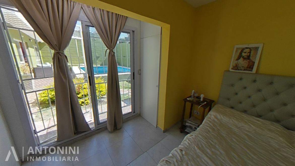 Dos Casas en Una en B° Alto Alberdi con Pileta y Quincho. Exc Zona