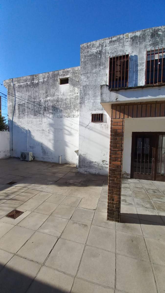 VENTA CASA 2 DORMITORIOS MAS LOCAL COMERCIAL BARRIO ALTAMIRA