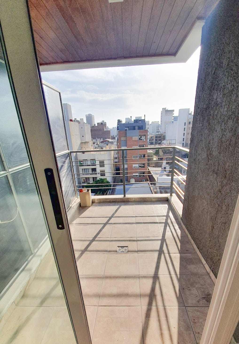 Vendo departamento 1D con cochera propia, Alta Córdoba, amenities, seguridad.