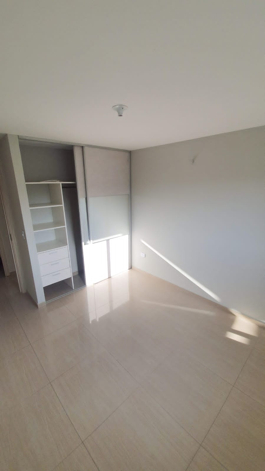 Vendo departamento 1D con cochera propia, Alta Córdoba, amenities, seguridad.