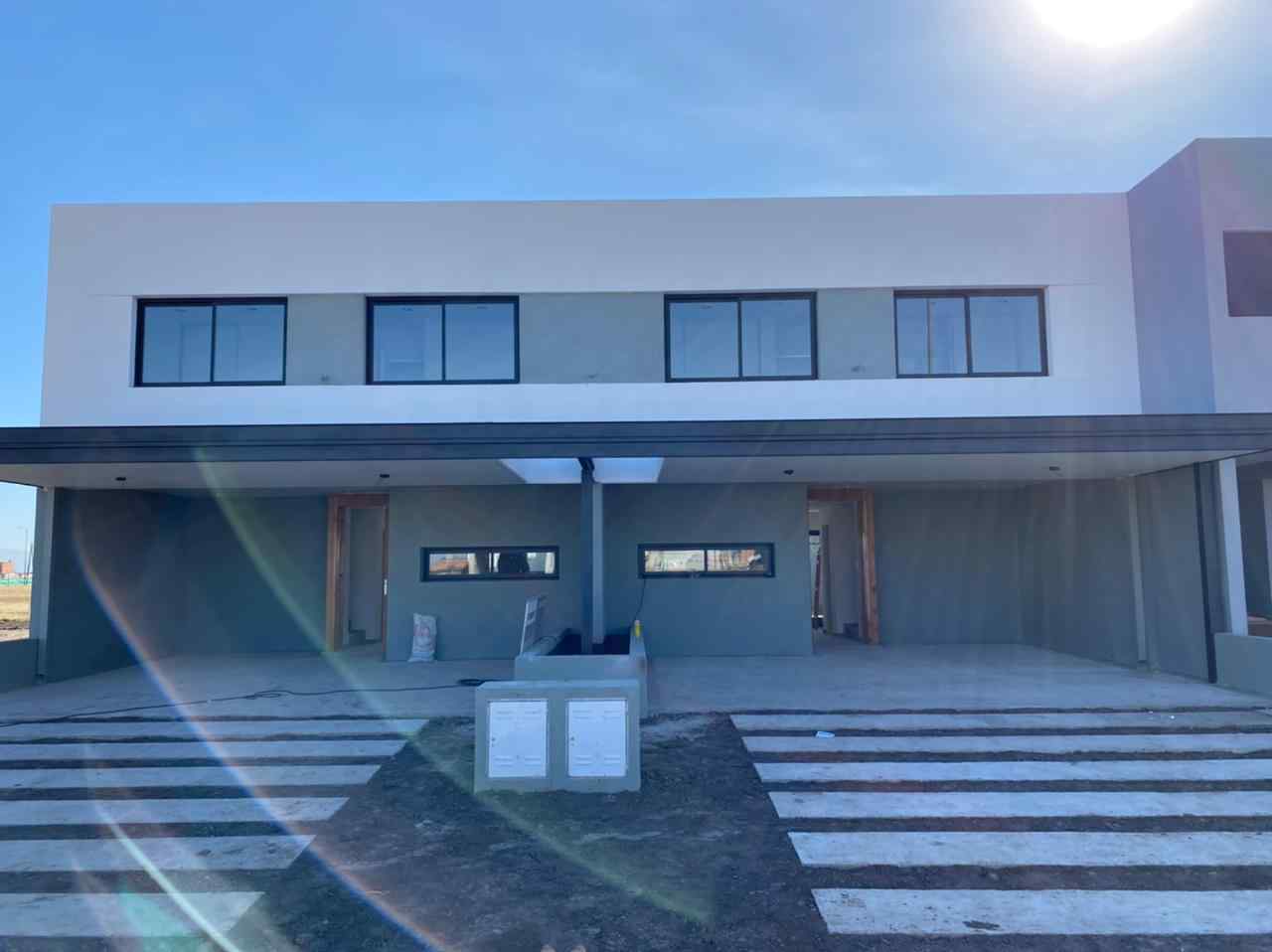 EXCELENTE DUPLEX PRADOS DE MANANTIALES
