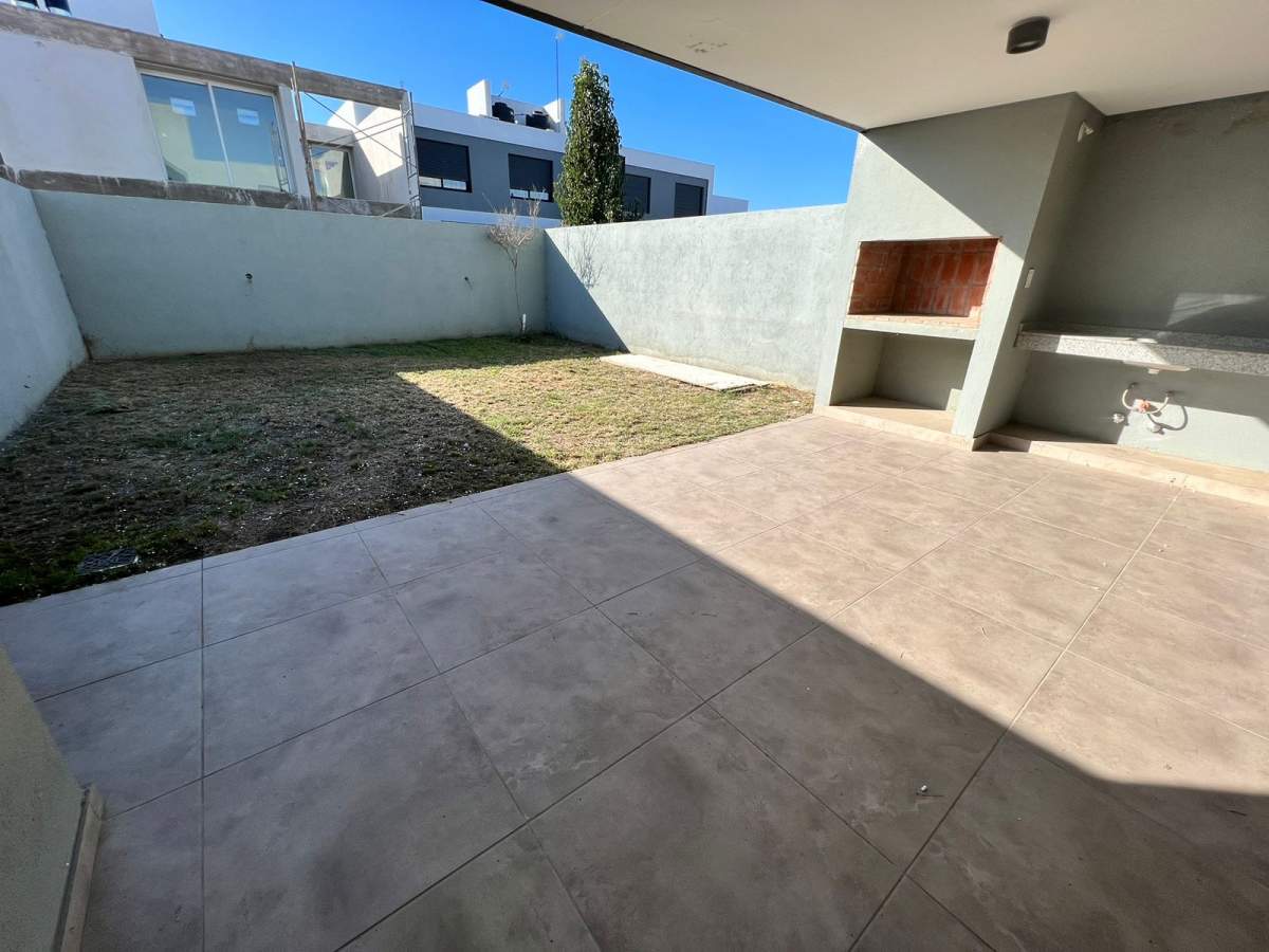 EXCELENTE DUPLEX PRADOS DE MANANTIALES