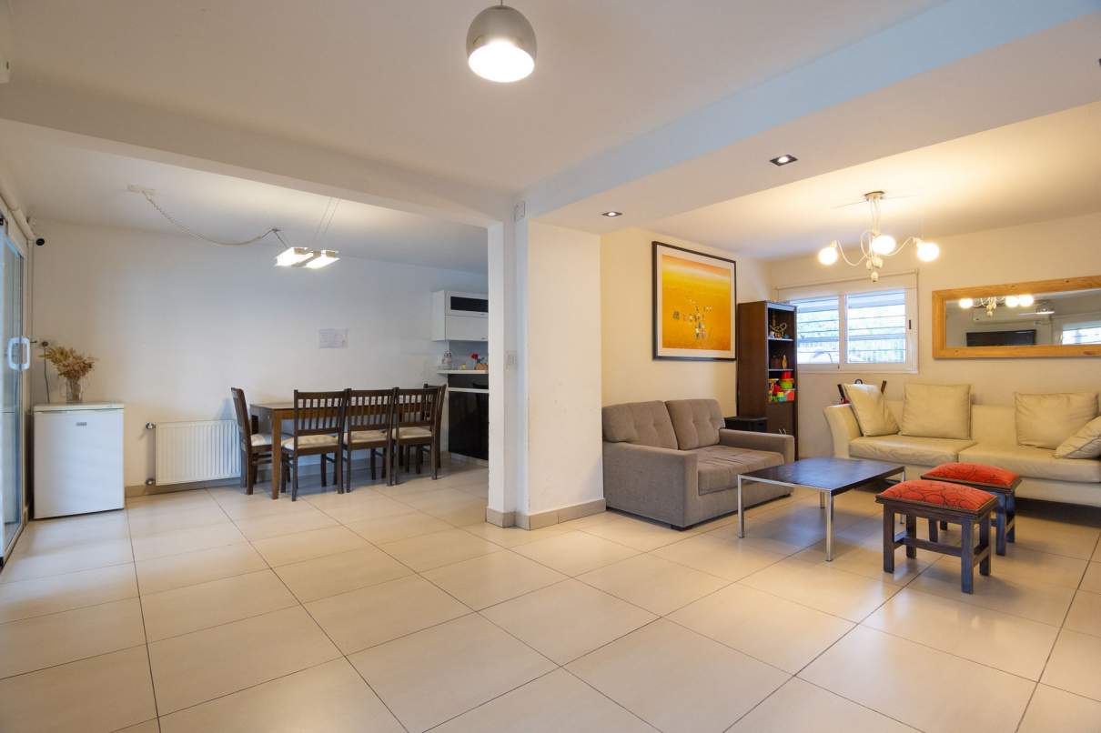 VENTA CASA EN URCA MODERNIZADA C- PILETA Y 3 DORM