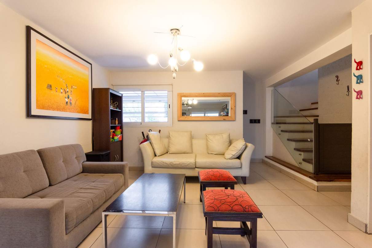 VENTA CASA EN URCA MODERNIZADA C- PILETA Y 3 DORM