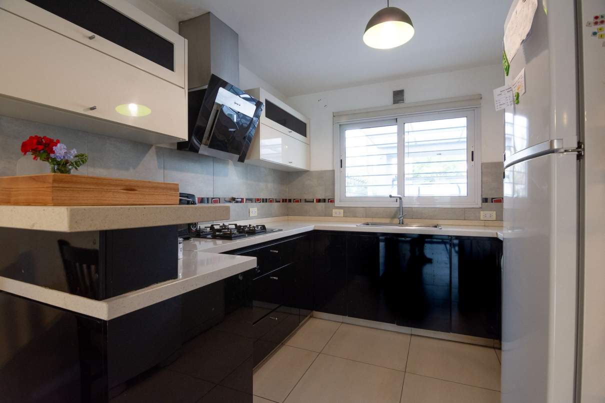 VENTA CASA EN URCA MODERNIZADA C- PILETA Y 3 DORM