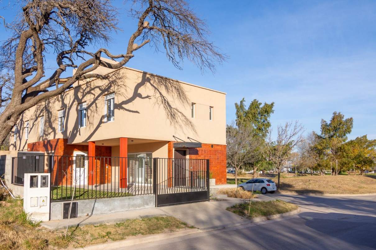 VENTA DUPLEX BARRIO CERRADO LA CATALINA ZONA NORTE