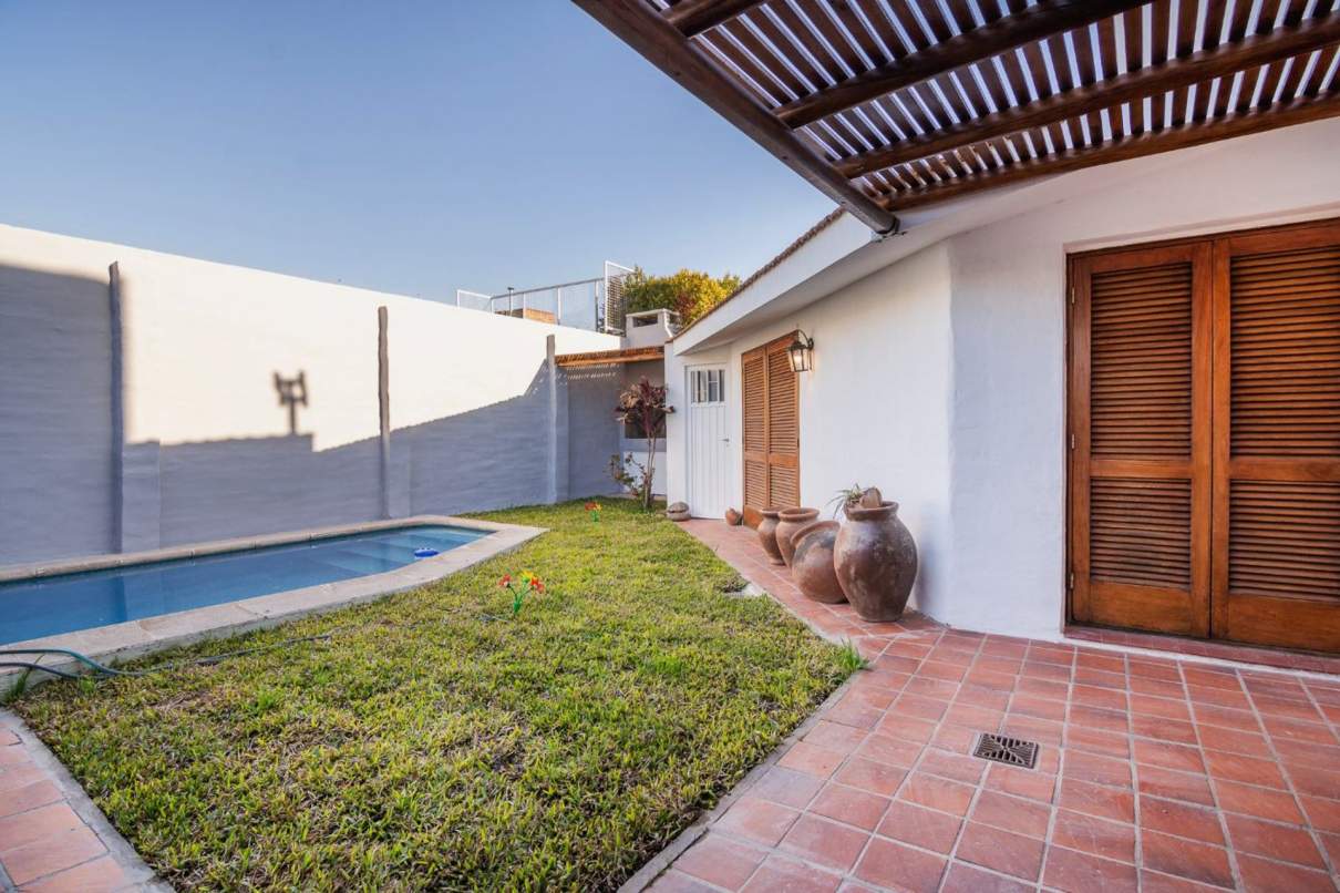 VENTA CASA 3 DOR. C- PILETA. B° CERRO DE LAS ROSAS