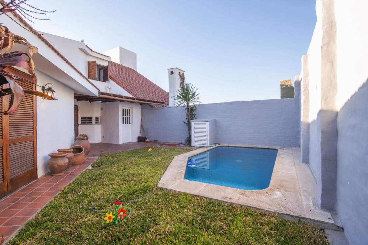 VENTA CASA 3 DOR. C- PILETA. B° CERRO DE LAS ROSAS