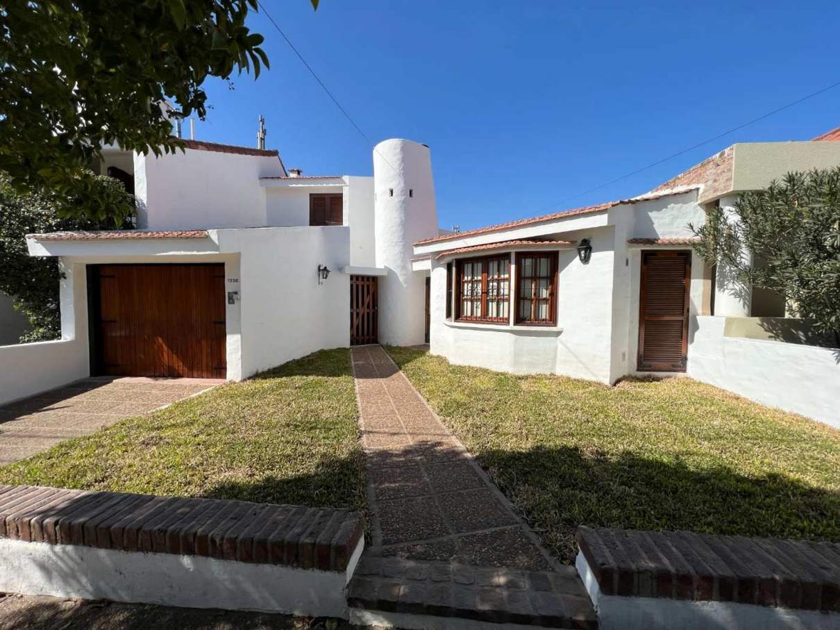 VENTA CASA 3 DOR. C- PILETA. B° CERRO DE LAS ROSAS