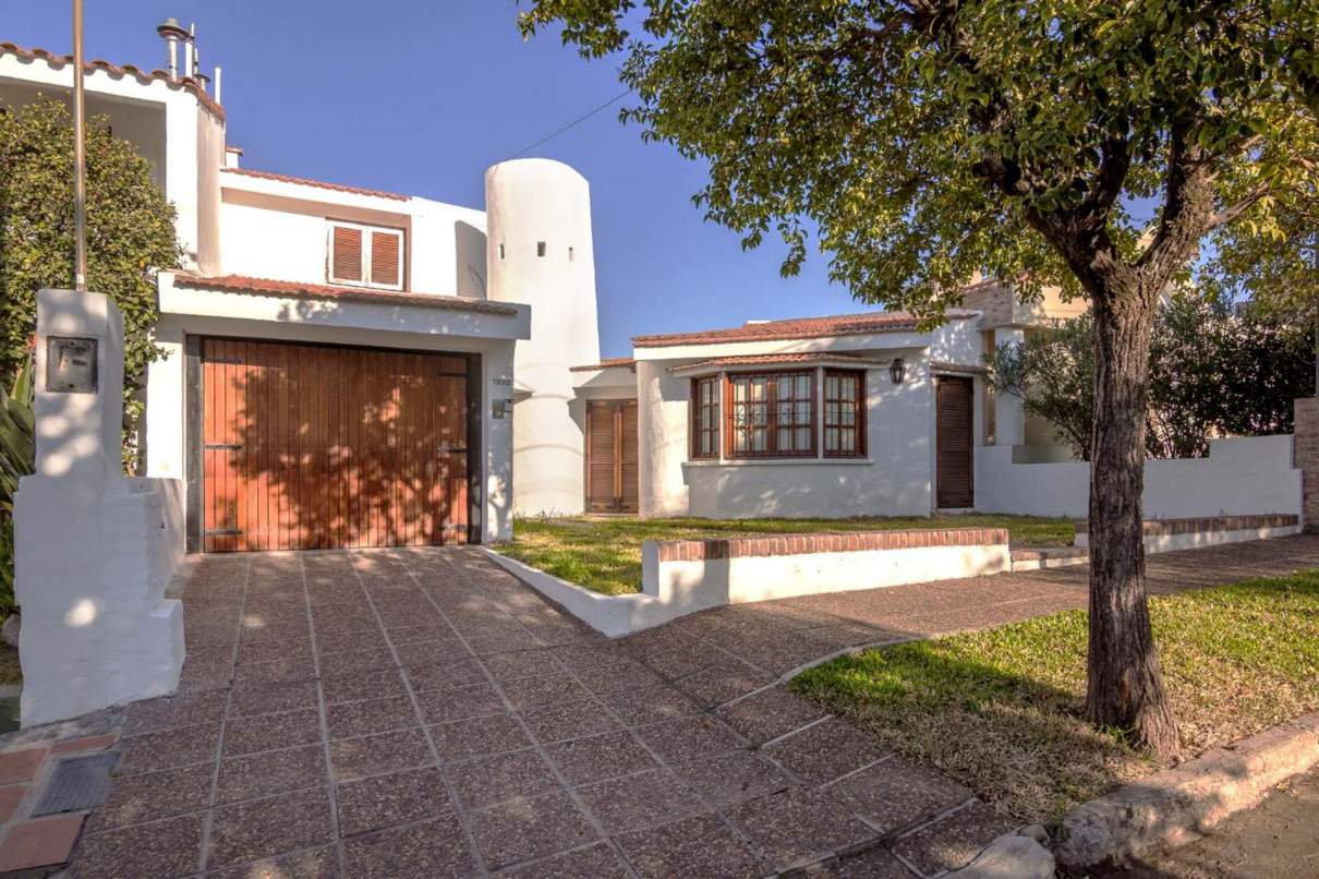 VENTA CASA 3 DOR. C- PILETA. B° CERRO DE LAS ROSAS