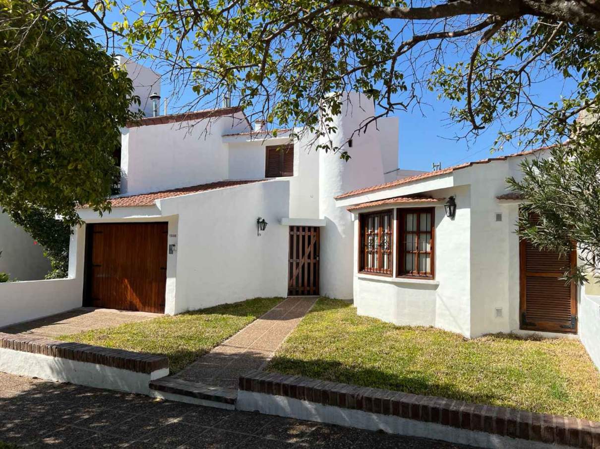 VENTA CASA 3 DOR. C- PILETA. B° CERRO DE LAS ROSAS