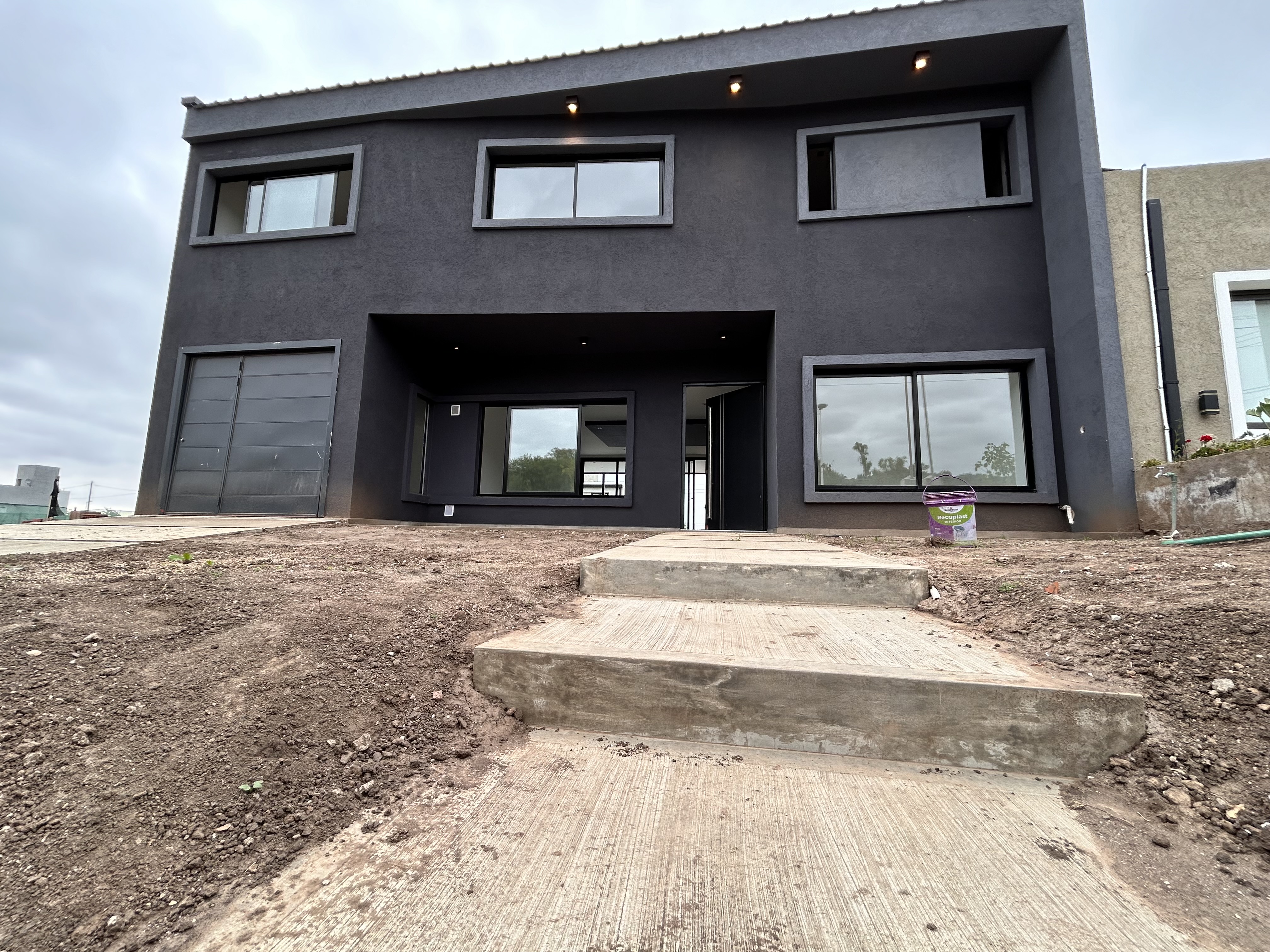 S.R SERVICIOS INMOBILIARIOS VENDE HERMOS
