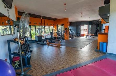 VENDE Amplio LOTE con construcción confitería, VISTA PANORÁMICA ideal INVERSOR