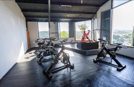 VENDE Amplio LOTE con construcción confitería, VISTA PANORÁMICA ideal INVERSOR
