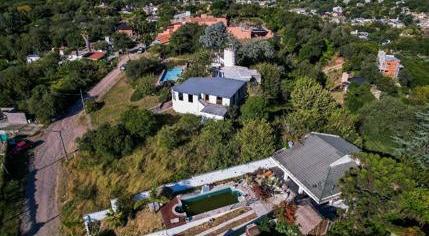 VENDE Amplio LOTE con construcción confitería, VISTA PANORÁMICA ideal INVERSOR