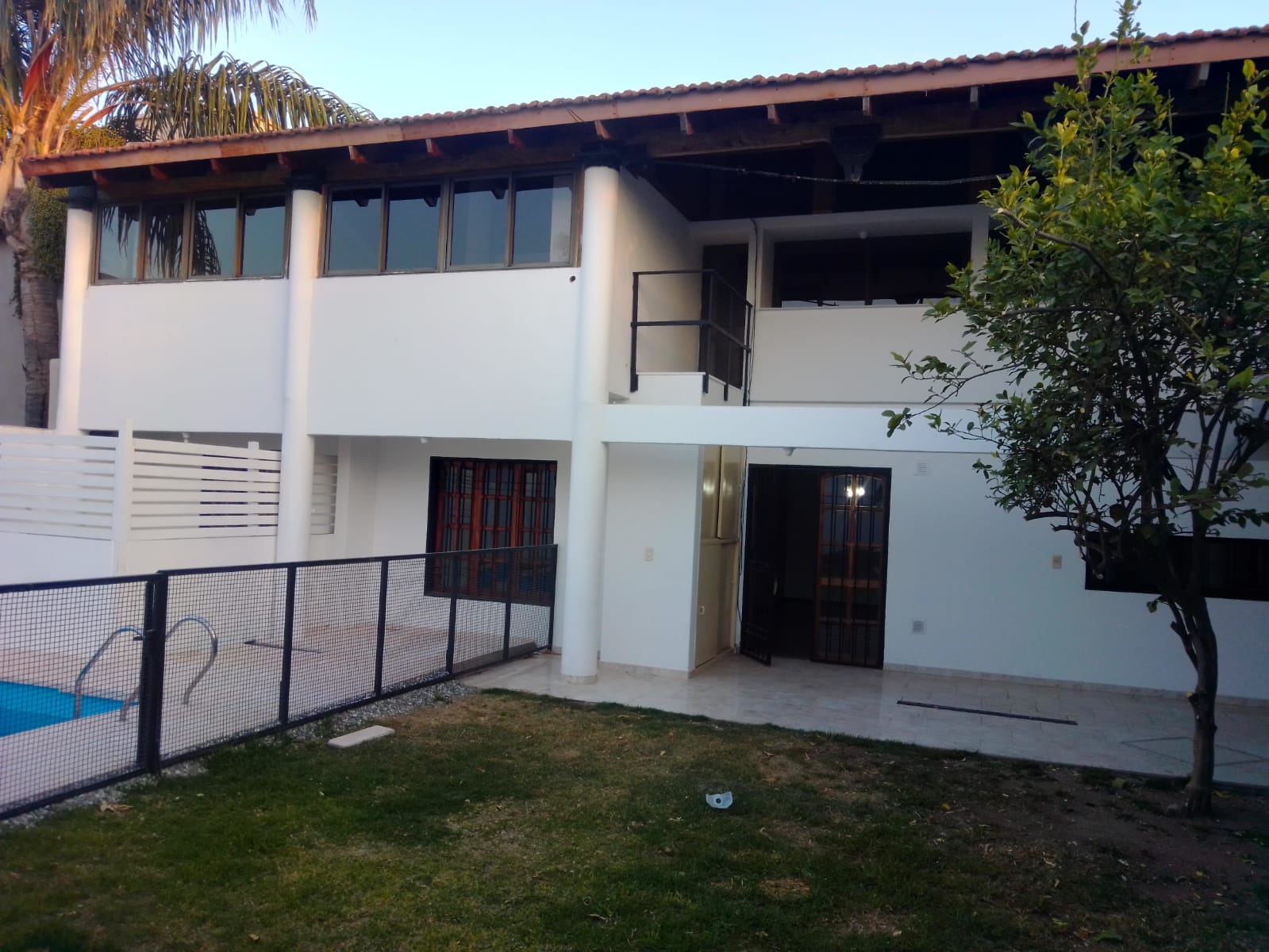 Villa Belgrano 4 dorm 3 baños Pileta Esctirura excelente entorno