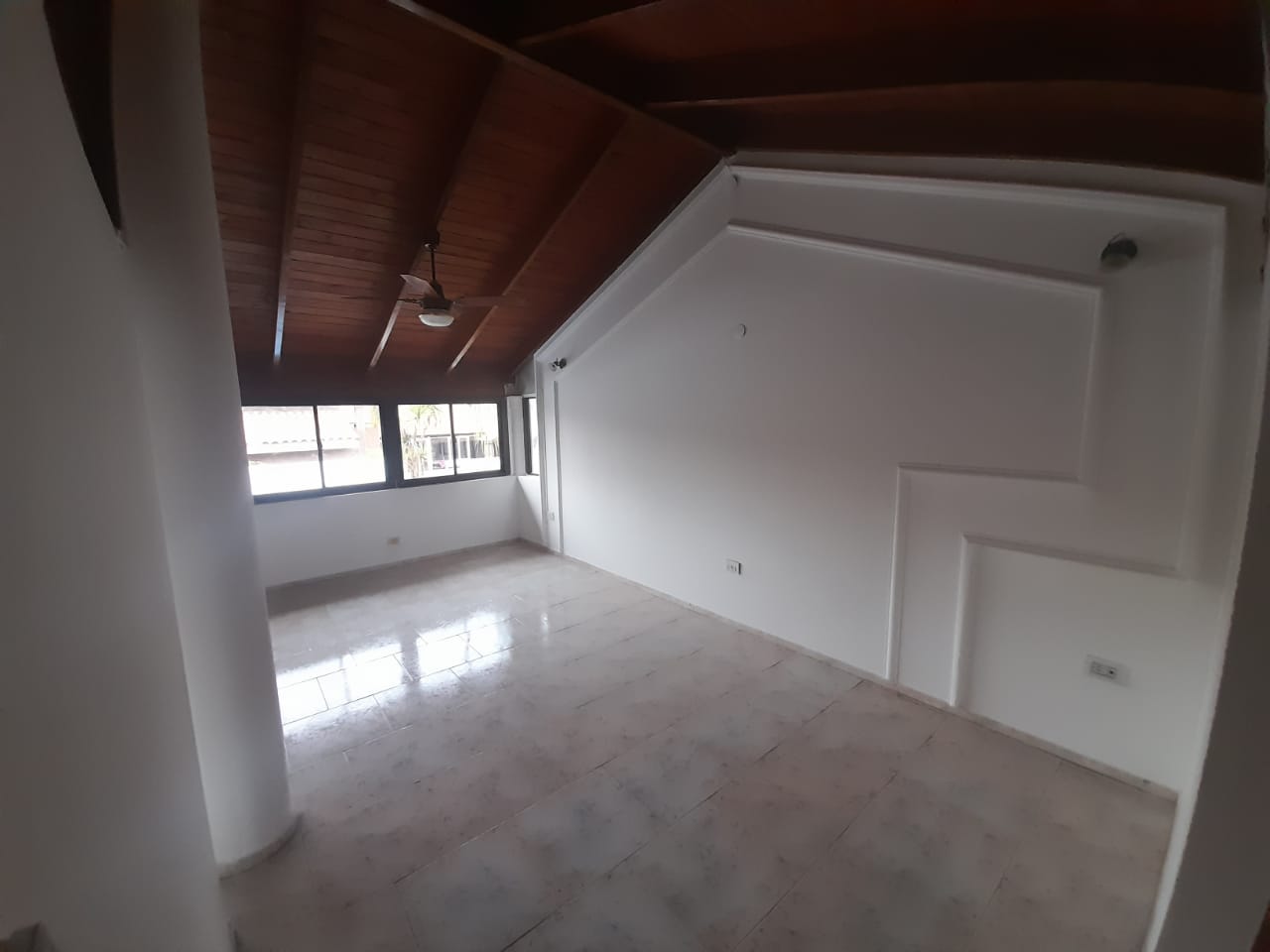 Villa Belgrano 4 dorm 3 baños Pileta Esctirura excelente entorno