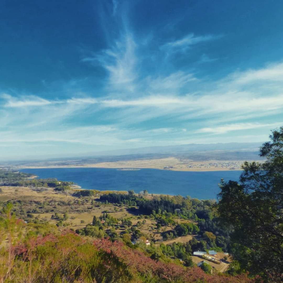 Excelentes Lotes de 900 m, Calamuchita, Villa Ciudad Parque, a 6 Cuadras del Rio.