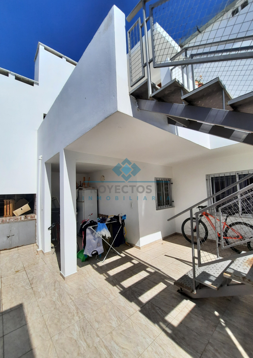 VENTA-COMPLEJO DE 3 DEPTOS Y 2 LOCALES-JESÚS MARÍA