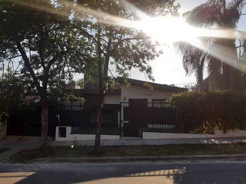 EXCELENTE CASA 2 DORM PLANTA BAJA - Bº EL REFUGIO - MTS AV. RECTA MARTINOLLI