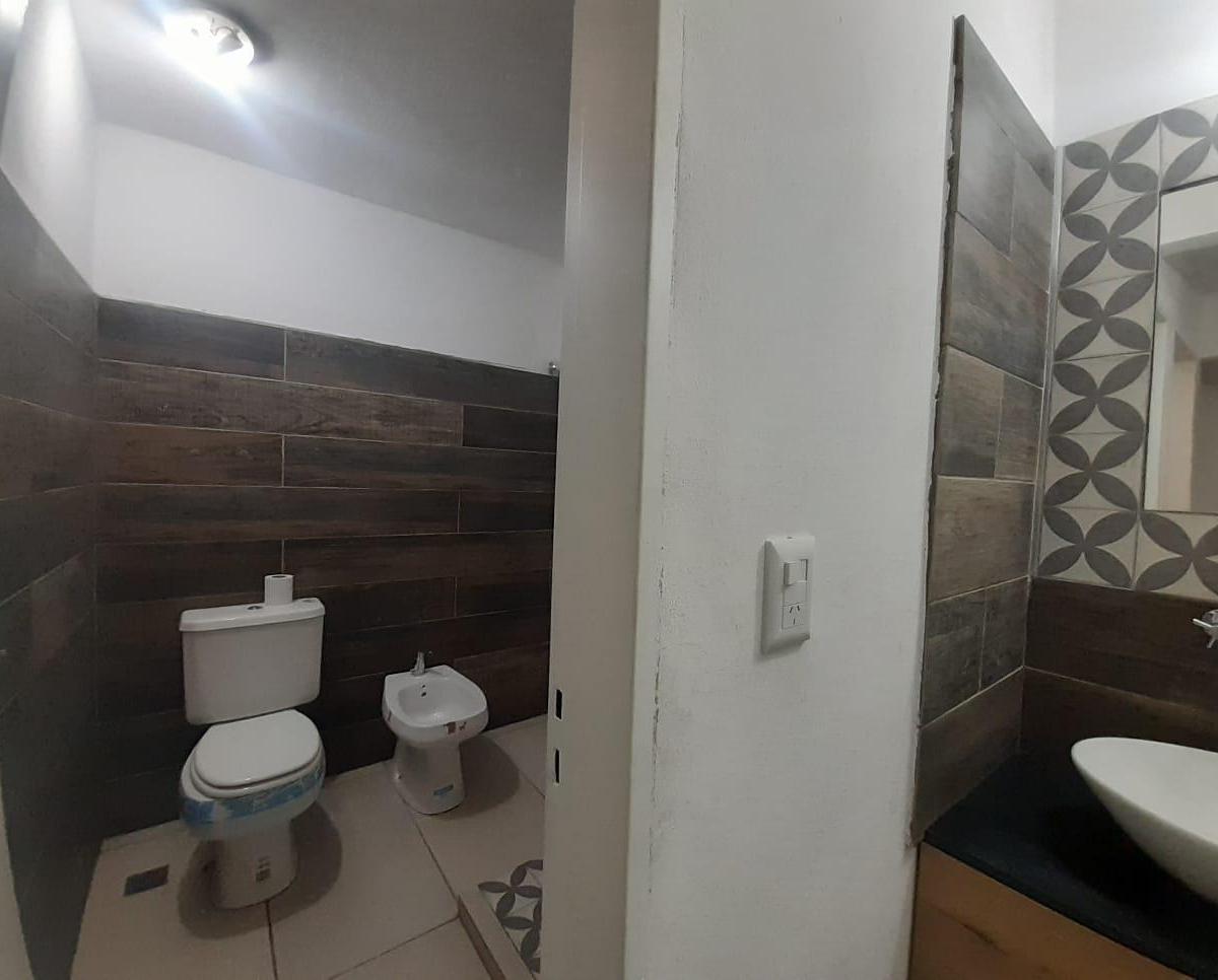EXCELENTE CASA 2 DORM PLANTA BAJA - Bº EL REFUGIO - MTS AV. RECTA MARTINOLLI