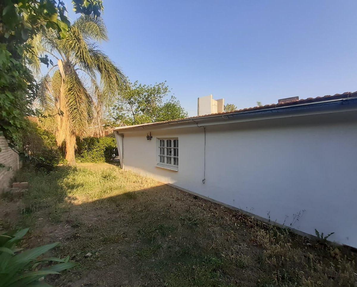 EXCELENTE CASA 2 DORM PLANTA BAJA - Bº EL REFUGIO - MTS AV. RECTA MARTINOLLI