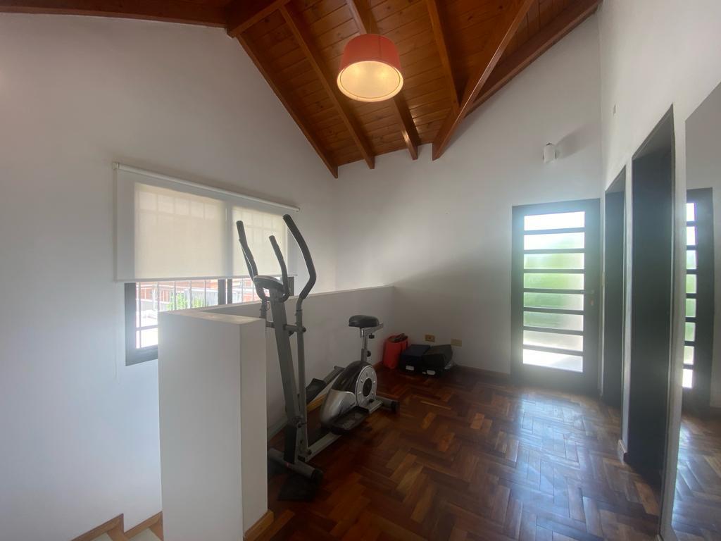 GRAN OPORTUNIDAD - VENTA CASA 4 DORMITORIOS   PISCINA - COMPLEJO CERRADO VILLA BELGRANO