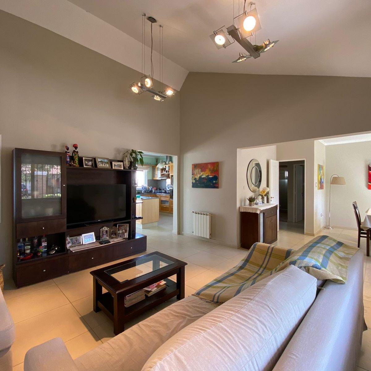 VENTA CASA 4 DORMITORIOS   ESCRITORIO EN LA MEJOR ZONA DE VILLA BELGRANO