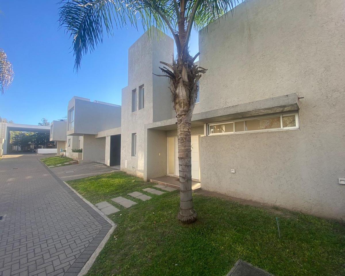 VENTA DÚPLEX 4 DORM (1 EN P.B) HOUSING MTS LA SALLE Y RECTA MARTINOLLI