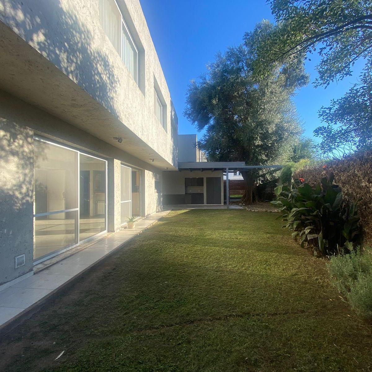 VENTA DÚPLEX 4 DORM (1 EN P.B) HOUSING MTS LA SALLE Y RECTA MARTINOLLI